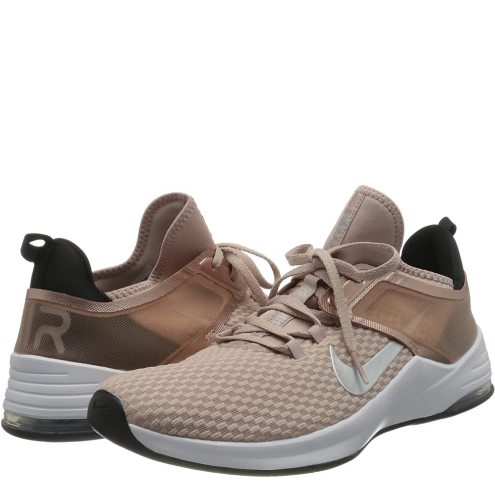 Brand new women’s Nike Bella air size 8